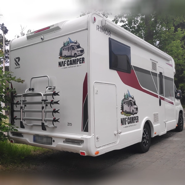 Hochwertige Fahrzeugbeschriftung und Folierung für NAF Camper von General Werbung Services