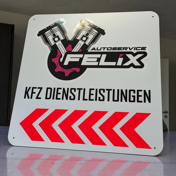 Stabile Werbetafel aus Aluminium-Verbundplatte für Fassaden von General Werbung Services