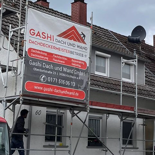 Wetterfestes Gerüstbanner und Baugerüstplane für Handwerksbetriebe montiert von General Werbung Services